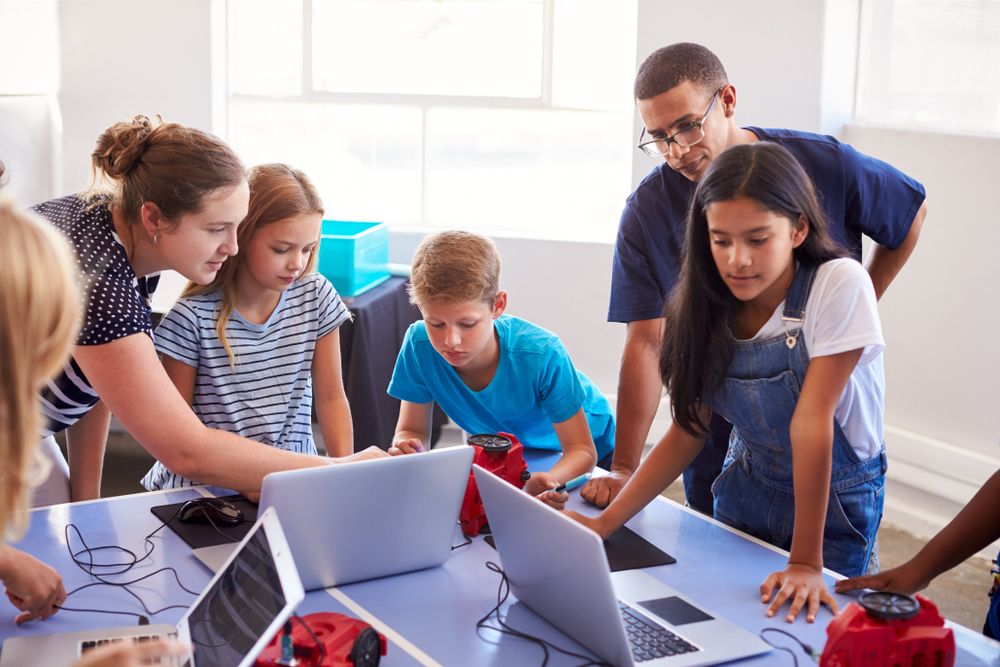 Support Working Parents: Explore After-School Program Aide Roles
